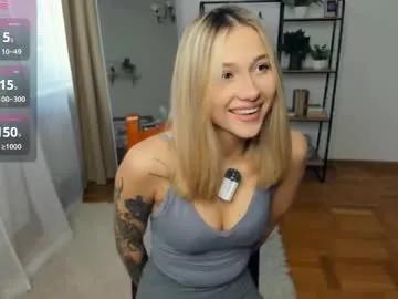 Freechat glossybabe_ on Chaturbate