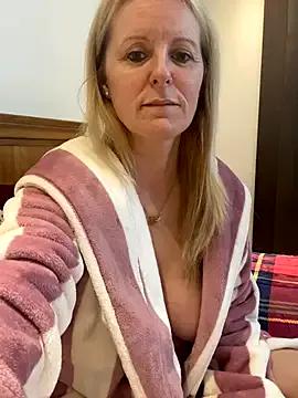 madamlillyrose — Moisturise body