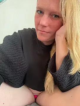 StripChat MoniqueLaFee is Freechat MoniqueLaFee — Orgasmus 1